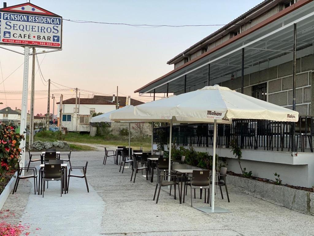 Hostal Sequeiros San Ciprián de Viñas Exteriör bild