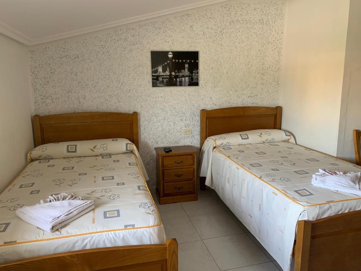 Hostal Sequeiros San Ciprián de Viñas Exteriör bild