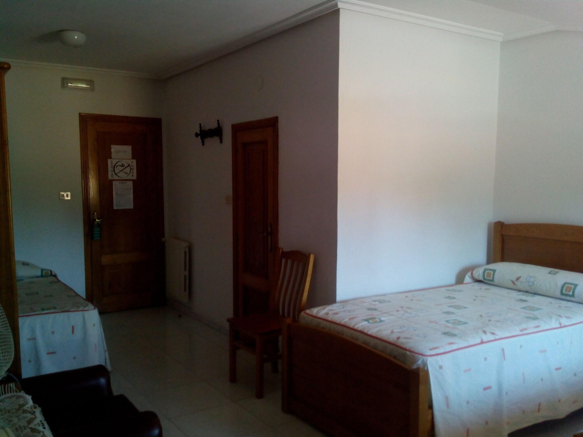 Hostal Sequeiros San Ciprián de Viñas Exteriör bild