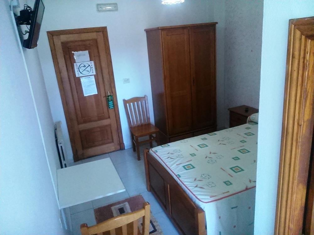 Hostal Sequeiros San Ciprián de Viñas Exteriör bild
